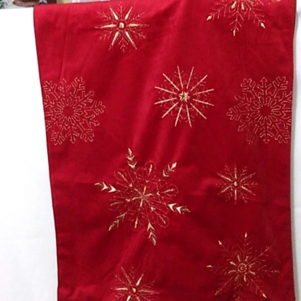 Max Studio  Table runner